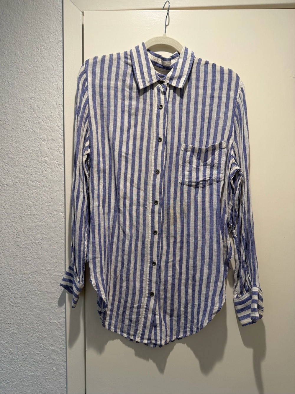 Rails Blue and White Vertical Stripe Casual Button-Down Shirt
